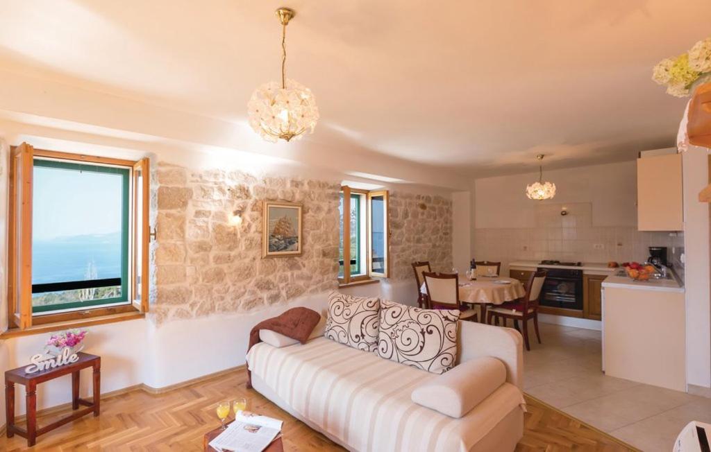 Vacation Apartments Feniks Tučepi エクステリア 写真