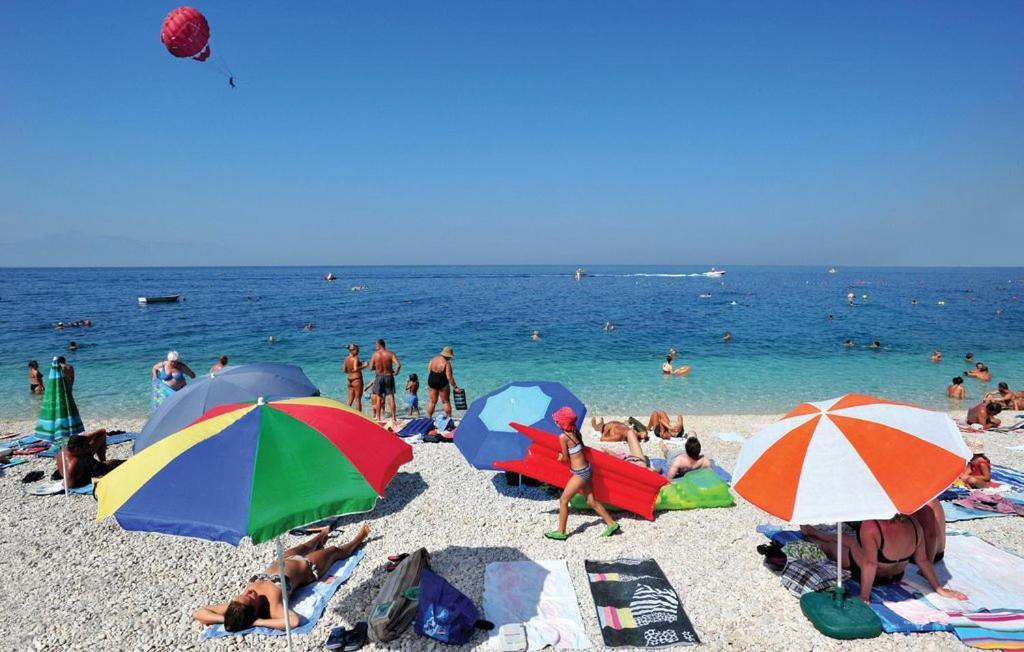 Vacation Apartments Feniks Tučepi エクステリア 写真